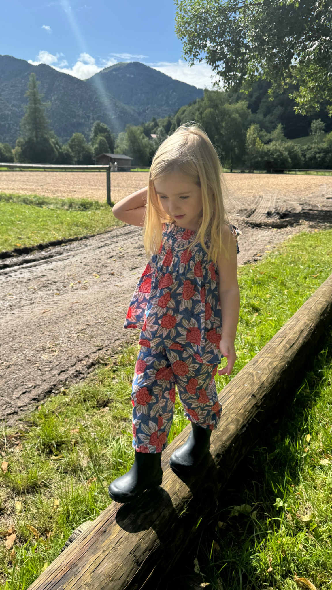 Matching Outfit - Big red flowers